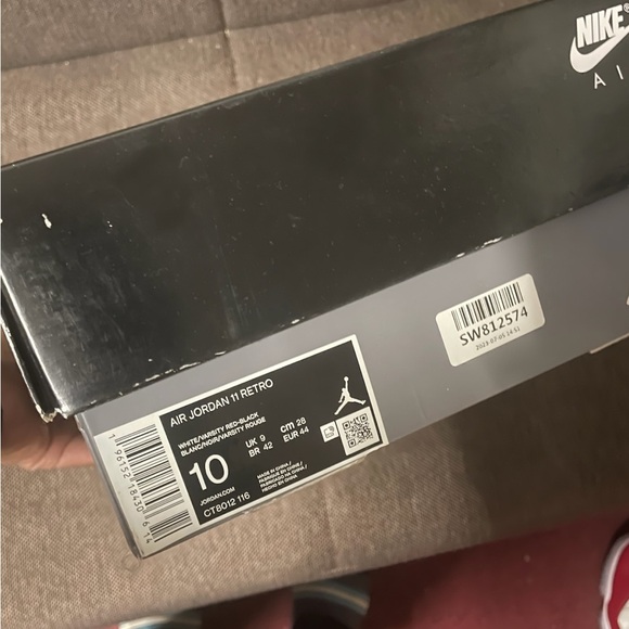 Jordan 11 Retro Cherry (2022) - Picture 5 of 6